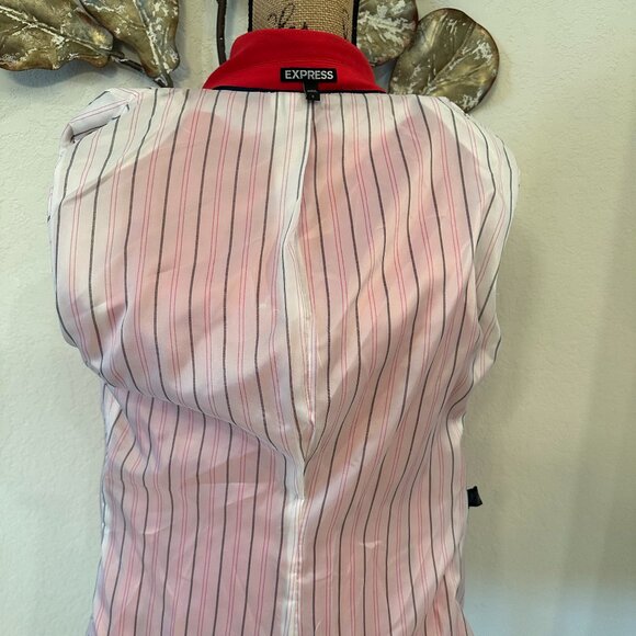 🔥 Express Red Blazer – Bold & Chic (Size 8) 🔥 - Picture 4 of 5